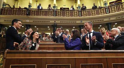 Pedro Sánchez, a su llegada a la bancada socialista, momentos antes del comienzo de la moción de censura contra Mariano Rajoy en el Congreso.
