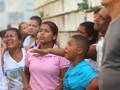 Parentes dos mortos de Cabula (Salvador), em fevereiro deste ano.