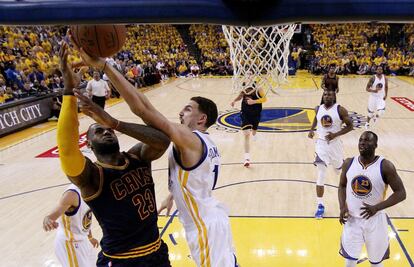 LeBron James ante Klay Thompson