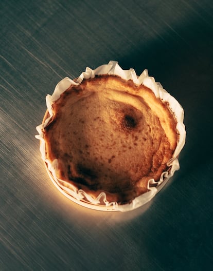 Tarta de queso entera de Pan.Delirio, inspirada en la tarta de La Viña de San Sebastián.