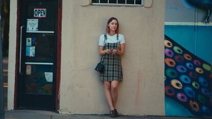 O 'queridinho' indie do ano, 'Lady Bird' disputa em cinco categorias, entre elas a de Melhor Filme e Melhor Direção: Greta Gerwig é a única mulher nomeada nesta categoria. O filme não é o favorito ao prêmio, mas é o principal cotado a levar a estatueta de Melhor Roteiro Original