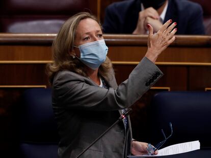 La vicepresidenta del Gobierno y ministra de Economía, Nadia Calviño durante la sesión de control al Gobierno en el Congreso este miércoles.