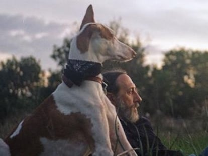 La historia de Adrover, el hombre que no teme a Rosalía ni a Zara, llega a los cines