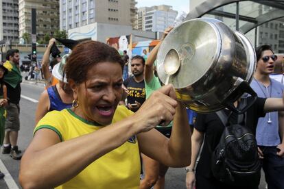 Protestas contra el nombramiento del expresidente de Brasil Lula da Silva como ministro de la Presidencia, en la Avenida Paulista en Sao Paulo (Brasil).