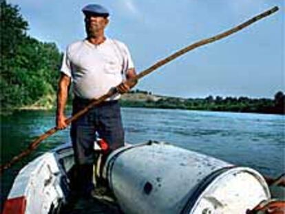 Enric Fabregat, el último barquero del Ebro.