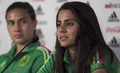 Robles, durante una conferencia d eprensa con México.