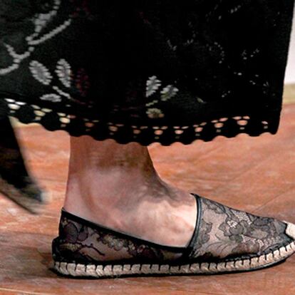 Y las zapatillas de encaje y esparto de Valentino. 