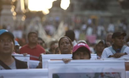 El caso de los estudiantes desaparecidos ha llamado la atención de la opinión pública internacional y ha levantado las críticas de muchas organizaciones defensoras de los derechos humanos por la tardanza del Gobierno en gestionar el caso.