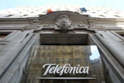 Logotipo de Telef&oacute;nica en su sede de Gran V&iacute;a.