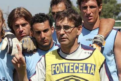 Vázquez, con sus jugadores durante un entrenamiento.