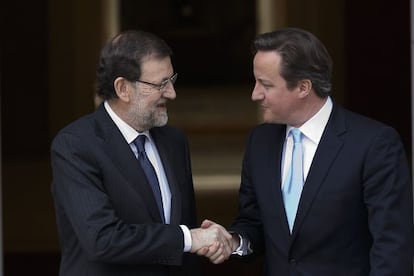 In this April 8, 2013 file photo, Spain's Prime Minister Mariano Rajoy, left, shakes hands with British Prime Minister David Cameron before a meeting at the Moncloa Palace, in Madrid.