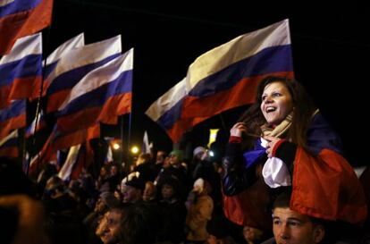 Espera de los resultados del referéndum en Simferopol (Crimea)