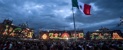 Miles de personas en el centro de la Ciudad de México.