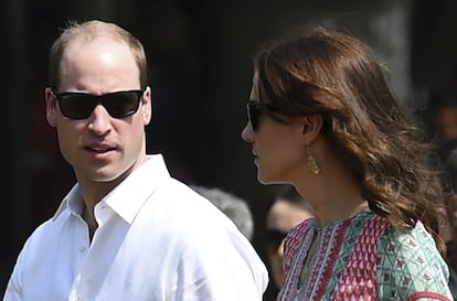 Tras visitas India, los duques viajarán a Bután. Guillermo y Kate no se han llevado con ellos a sus hijos.