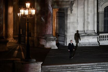 Emmanuel Macron acude a dar un discurso a la Pirámide del Louvre, en París, el 7 de mayo de 2017, tras vencer en las elecciones presidenciales francesas de ese mes de mayo.