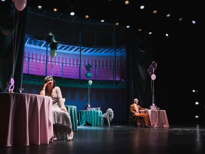 Escena de 'El encanto de una hora', en el Teatro Español de Madrid.