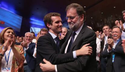 Pablo Casado i Mariano Rajoy al congrés del PP del 21 de juliol.