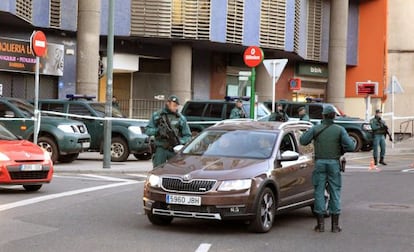 Agents de la Guàrdia Civil a l'operació duta a terme a Bilbao.