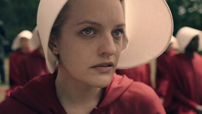 Elisabeth Moss en ‘The Handmaid’s Tale’.