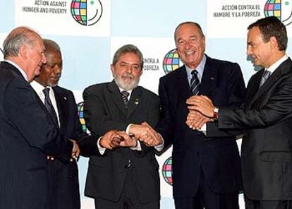 Ricardo Lagos, Kofi Annan, Luiz Inácio Lula da Silva, Jacques Chirac y José Luis Rodríguez Zapatero, ayer en Nueva York.