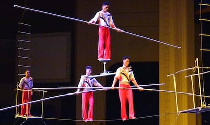 Funambulismo a gran altura del Circo Nacional de Pyongyang, una de las atracciones del festival.