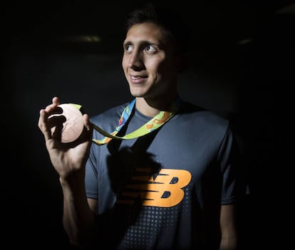 El pentatleta mexicano Ismael Hernández sostiene el bronce olímpico