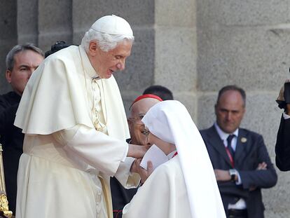 El papa y los hombres con falda