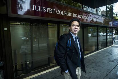 Percival Manglano, ante el Colegio de Abogados de Madrid, en el que espera colegiarse próximamente.