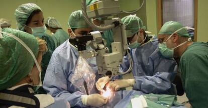 Una intervención quirúrgica en el hospital La Fe de Valencia.