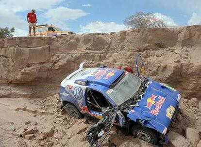 Imagen del coche de Carlos Sainz tras el accidente.