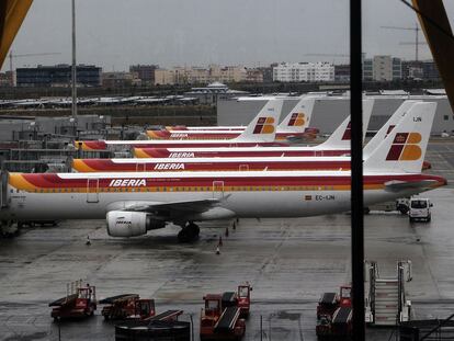 El aeropuerto de Madrid-Barajas, ayer tras la huelga de los controladores.