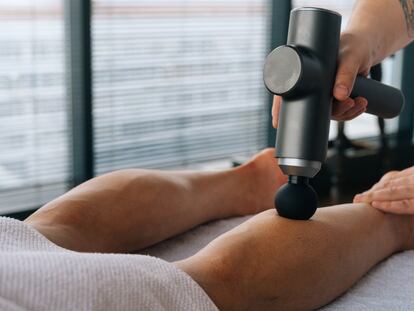 Pistolas de masajes que favorecen el bienestar muscular, sobre todo en situaciones como la rehabilitación.