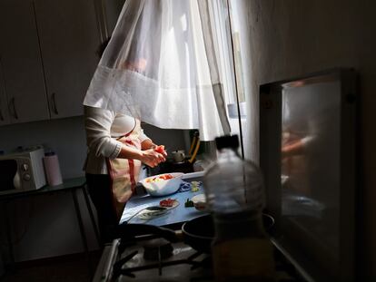 Los huertos propios abastecen de lo necesario para la alimentaci&oacute;n diaria. &ldquo;Aqu&iacute; sabemos lo que nos llevamos a la boca&rdquo;, dice Carminha Pires mientras prepara una ensalada.