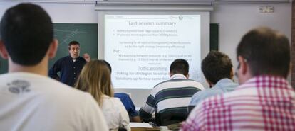Una classe d'anglès a la Universitat Politècnica de Catalunya (UPC).
