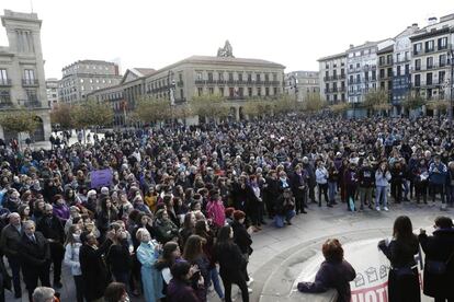 Varios miles de personas se han manifestado este mediodía en la capital navarra para reivindicar que "se acabó del juego" para la violencia machista. 