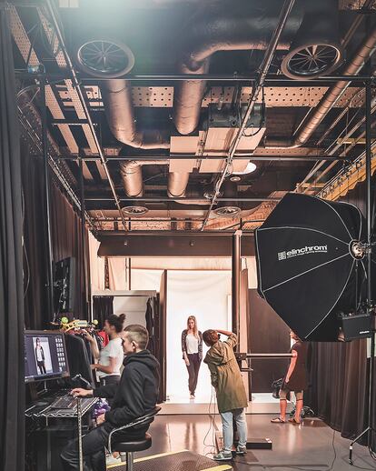 El estudio de fotografía de Amazon Fashion en Londres, que produce más de medio millón de imágenes.