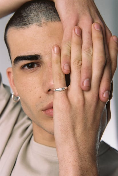 Alhaja se define como una firma de joyas sin género.