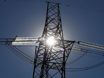 El precio de la luz registrará este domingo su valor más bajo de todo el año