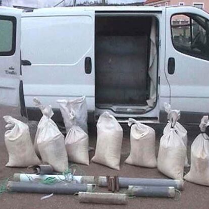 Material explosivo de ETA hallado en la furgoneta interceptada en Cañaveras (Cuenca) el 29 de febrero.