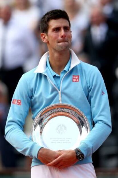 Djokovic, con el trofeo de subcampeón.