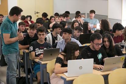Clase de Informática en la  Escuela Técnica Superior de Ingenieros Informáticos de la Universidad Politécnica de Madrid.