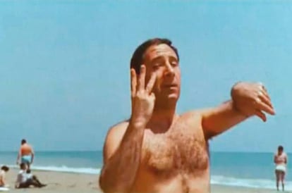 Alfredo Landa, al comienzo de la película 'Manolo la nuit', de Mariano Ozores.