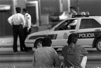 Redada policial en el poblado chabolista de La Celsa, en Madrid.