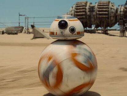 El droide BB-8, en un fotograma de &#039;Star Wars: El despertar de la fuerza&#039;.