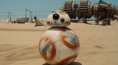 El droide BB-8, en un fotograma de 'Star Wars: El despertar de la fuerza'.