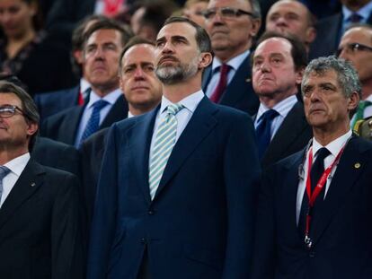 Artur Mas y el rey Felipe VI, durante la final de la Copa del Rey de 2015. 