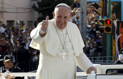 El papa Francisco durante su recorrido por la Ciudad de México.