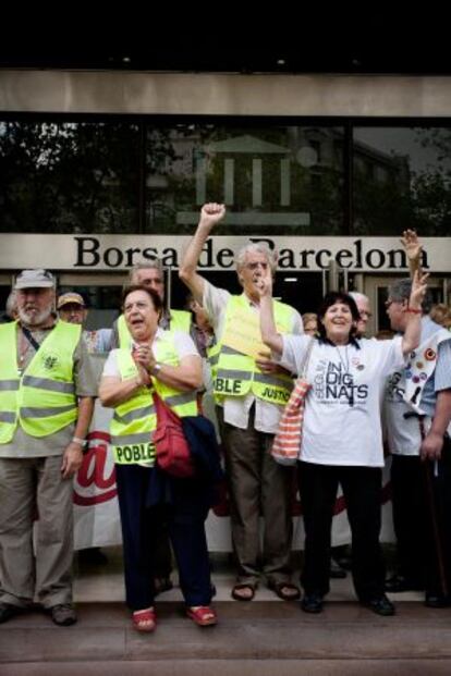 Los 'yayoflautas' toman la Bolsa de Barcelona.