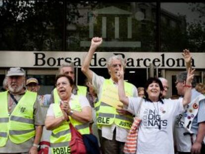 Los 'yayoflautas' toman la Bolsa de Barcelona.