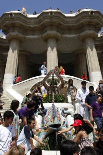 Turistas en el parque Güell de Barcelona.